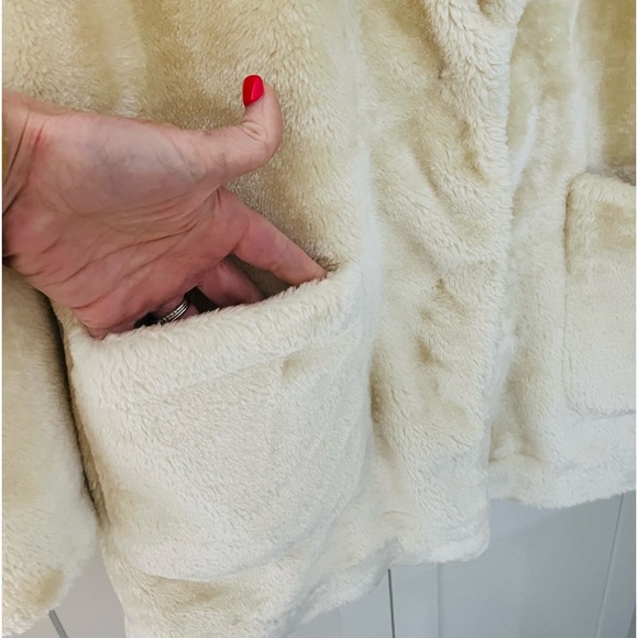Abercrombie & Fitch Faux Fur Car Coat on cream Size Small - Picture 3 of 9